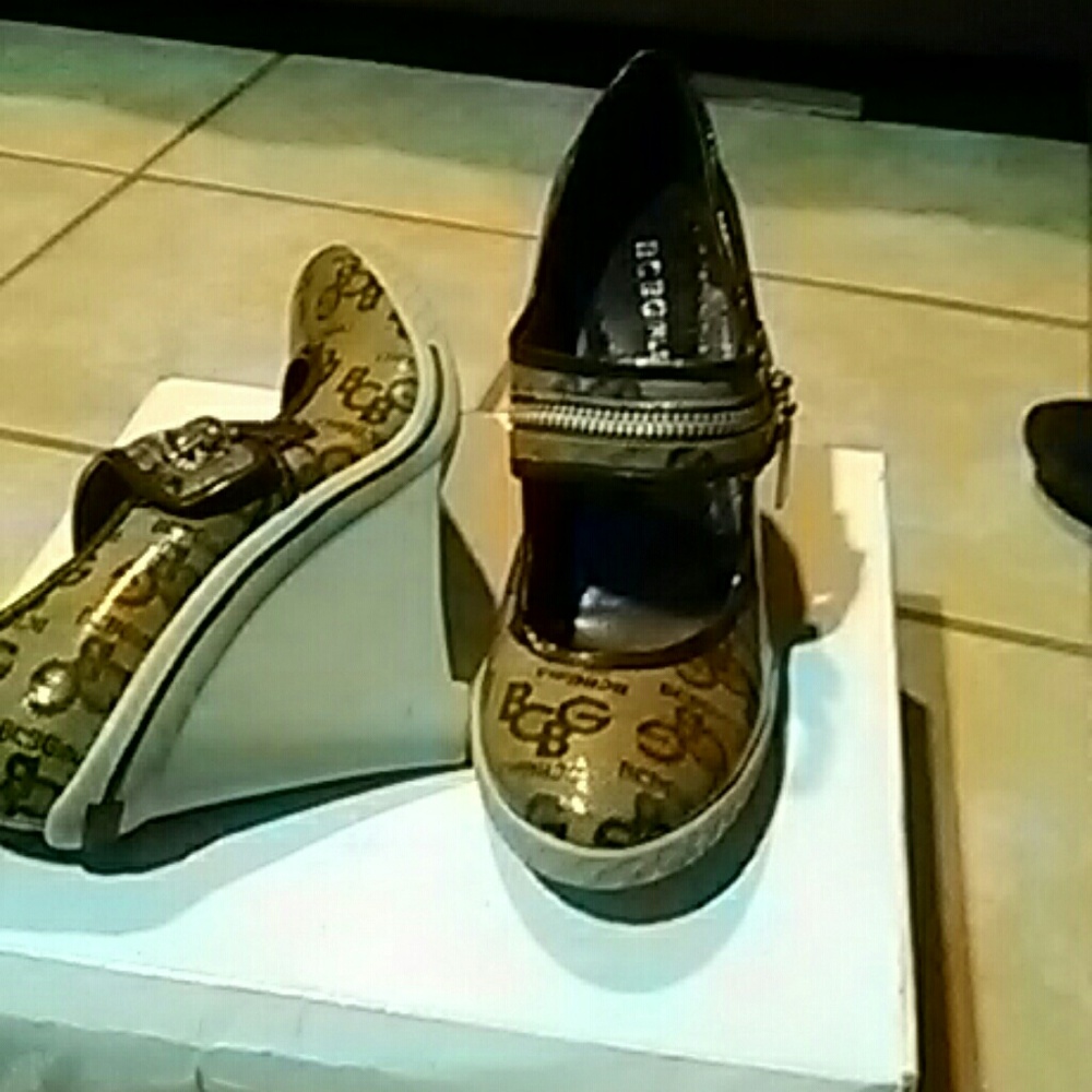 BCBG wedge shoe
